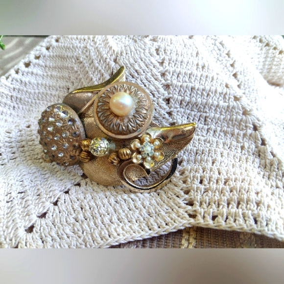 Vintage Gold Tone Broach Pin - Picture 2 of 6